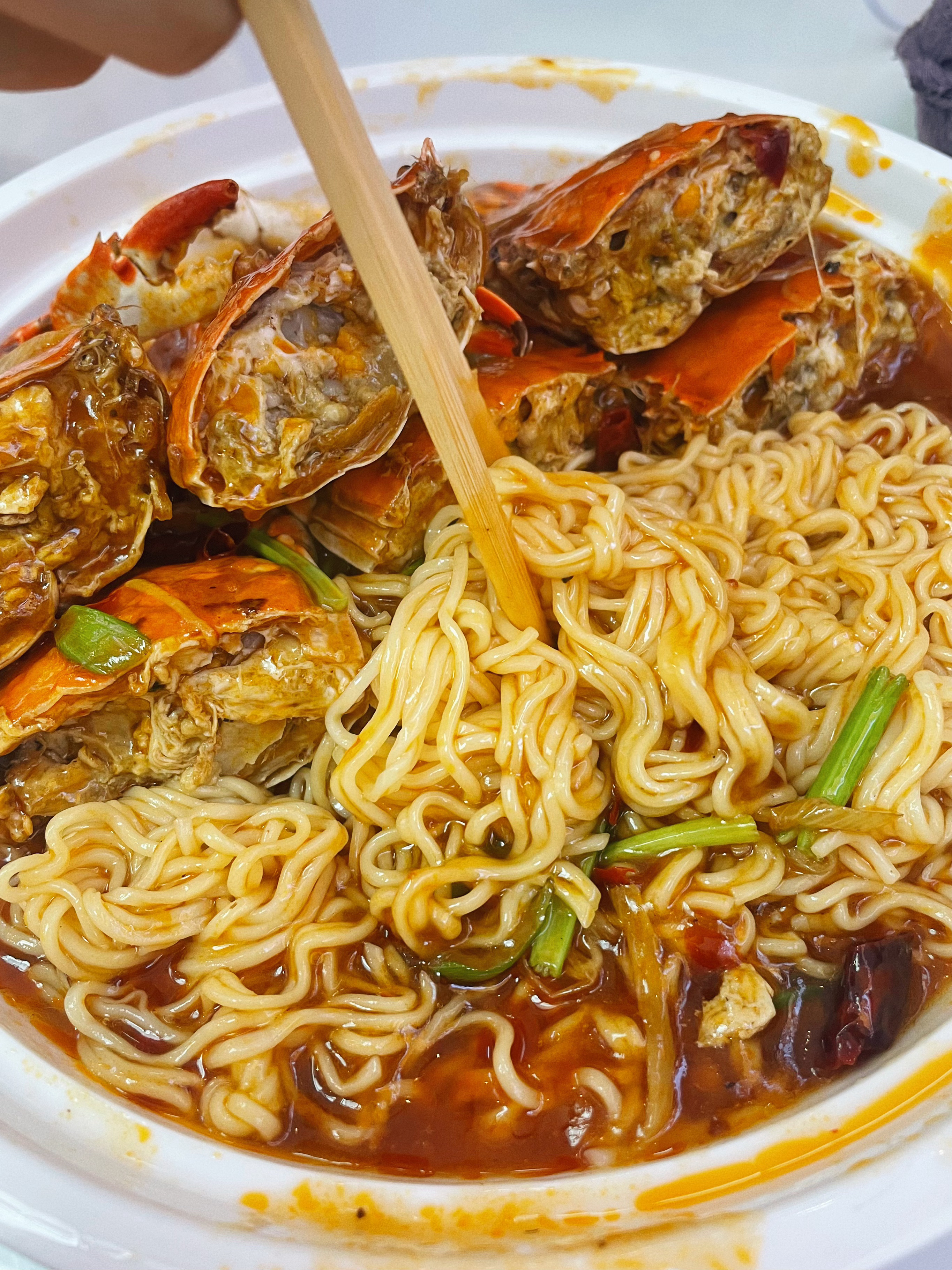 #玩家美食日记# 香辣蟹拌面🌶️螃蟹肥美🦀面条劲道🍜#冬日治愈系美食#  