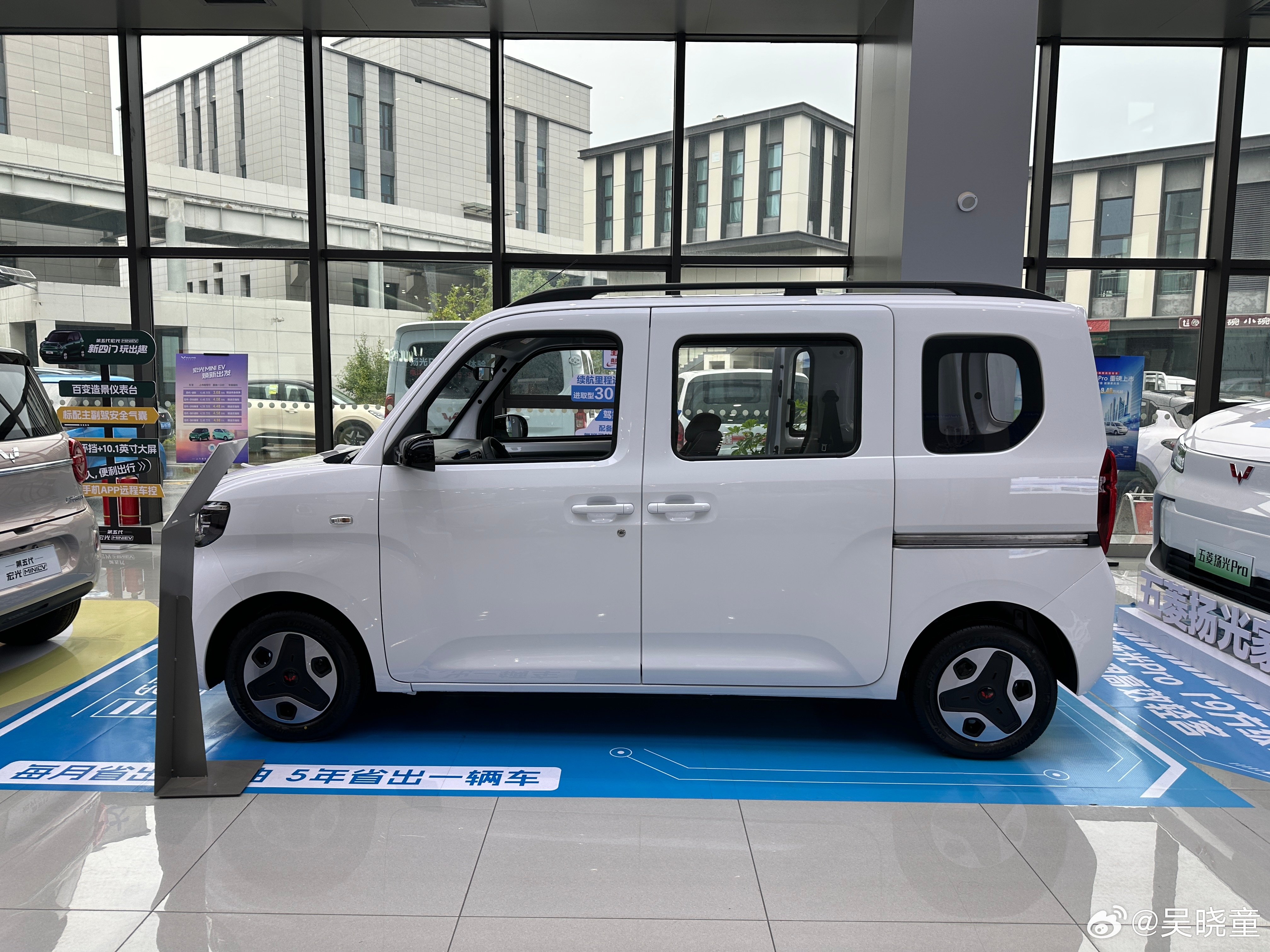 五菱出了个这样的车？居然有侧滑门