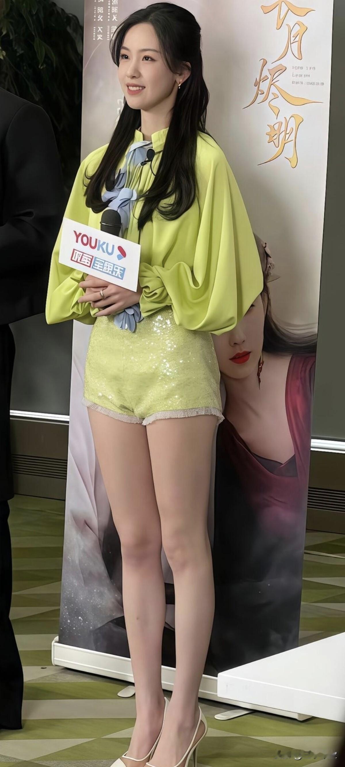 ​​​，这腿真的有这么长吗。