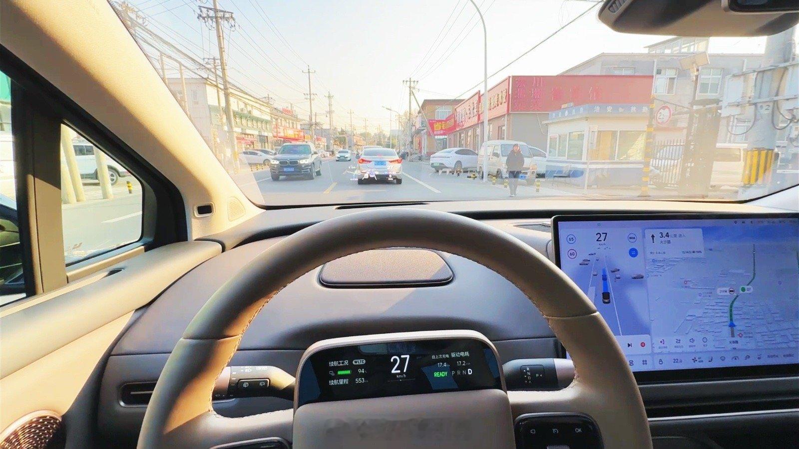 你别说， 这车一上手就赶脚底盘舒适性很到位，驾驶辅助也比乐道好用多了 