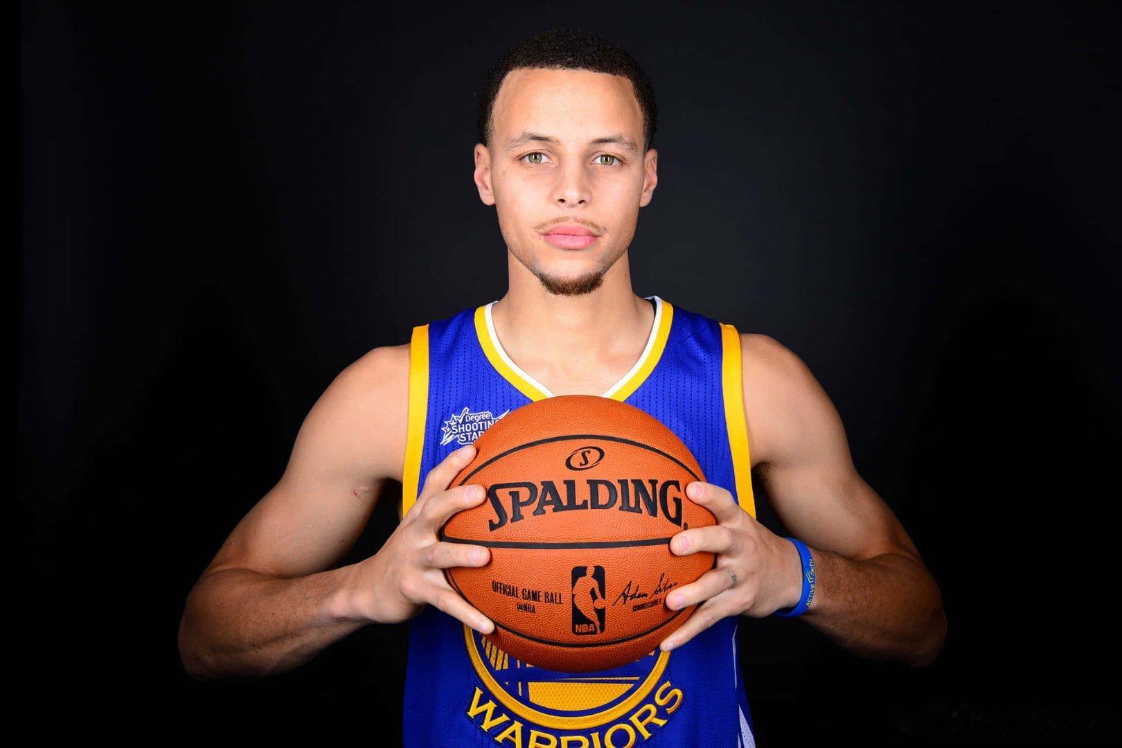 库里签约李宁重磅官宣！NBA四冠传奇库里签下十年全球长约，Curry Brand