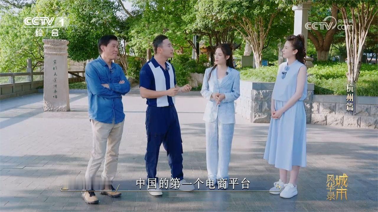 陈丽君台上台下反差感好大，笑起来阳光又可爱，妩媚动人