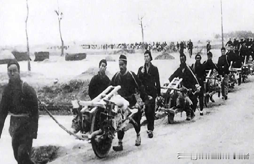 淮海战役时，一农民为前线送子弹，返回时竟从敌军阵地又捎回一车
 
1948年深秋