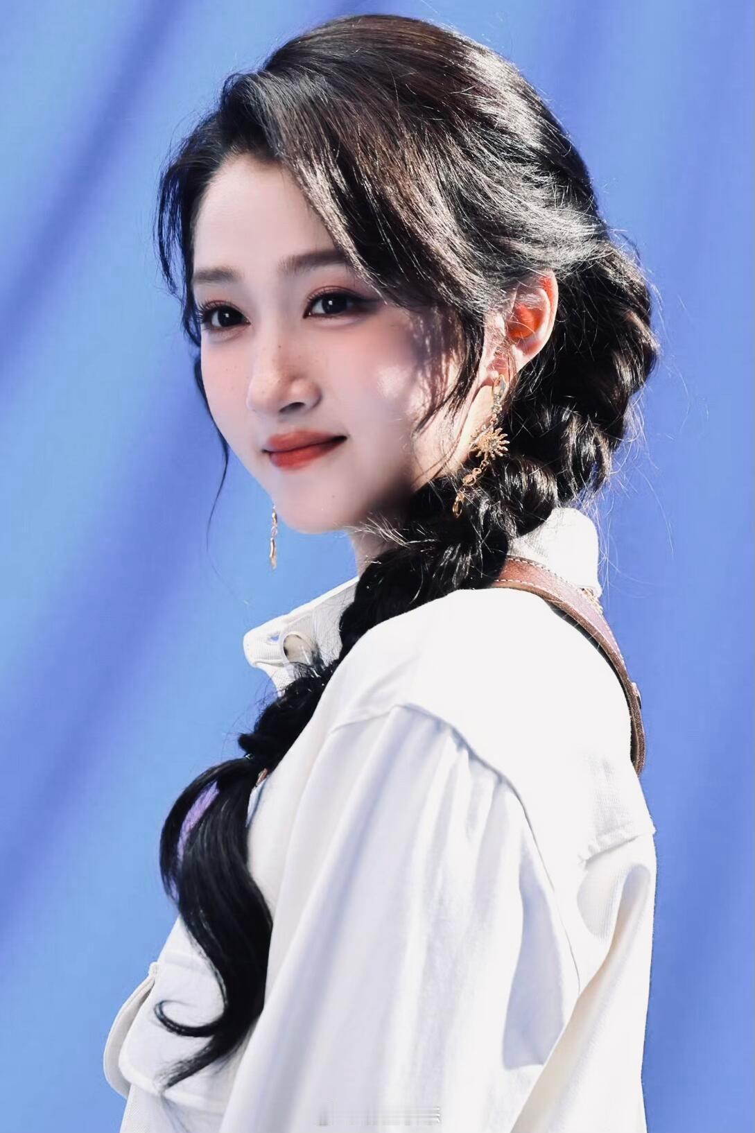 这妆造也太适合关晓彤了吧 ​​​