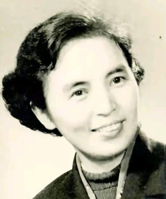 1940年6月27日深夜一点，郭村营地一片寂静。27岁的叶飞刚刚躺下休息，警卫员