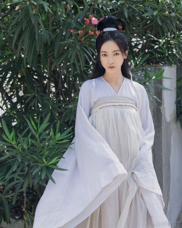 ai代替谁都代替不了吴谨言，越来越多人讨论AI虚拟演员，但大家都说谁也替代不了吴