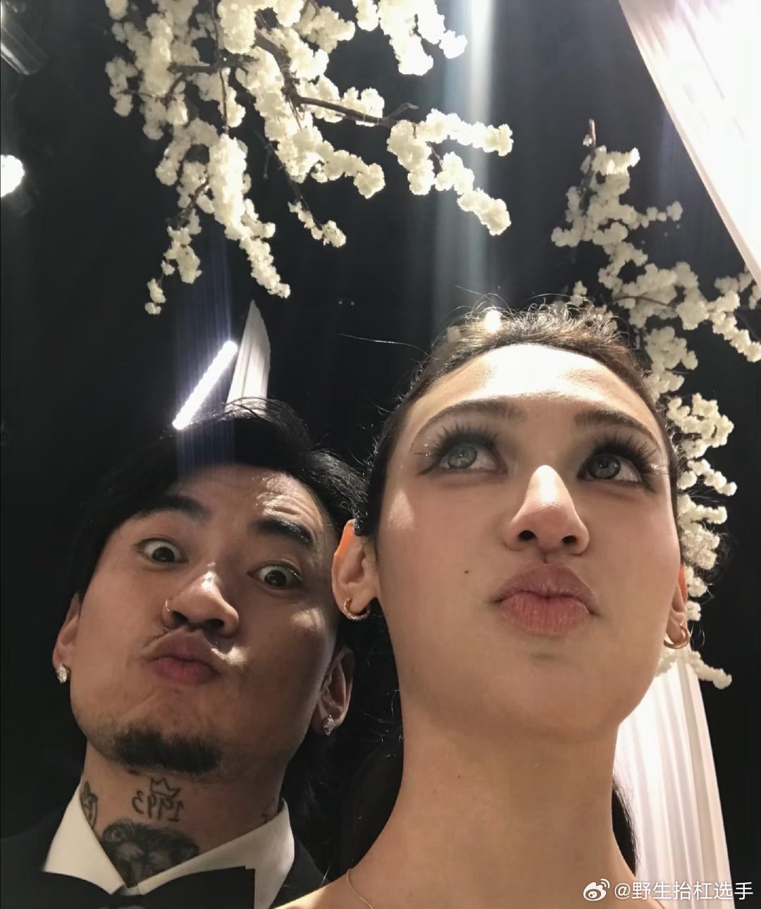 马思唯小米合照马思唯小米参加melo婚礼，还发了和女友小米的合照，小米好美啊😍