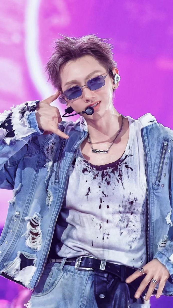 汪苏泷罗曼城luke堂堂来袭 罗曼城的风混着他的声音，现场版《路过晴朗》真的不一