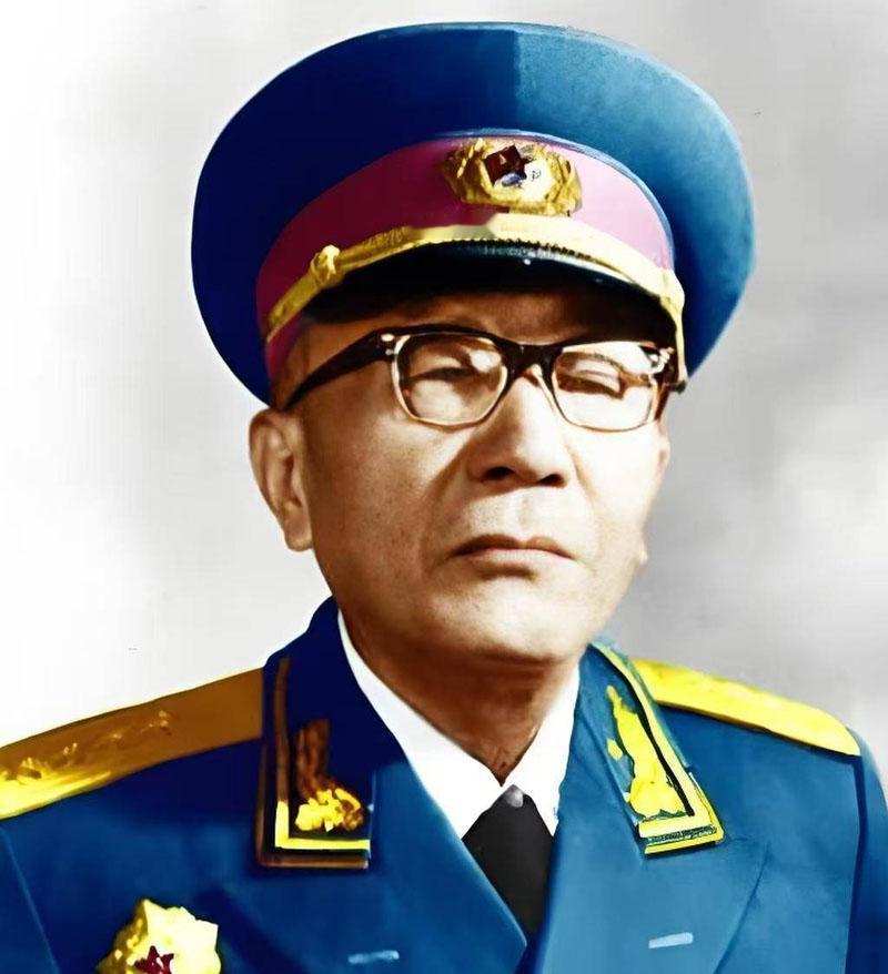 黄克诚担任中央纪委常务书记时，办过一件非常轰动的大案，直接给一位副总理记大过处分