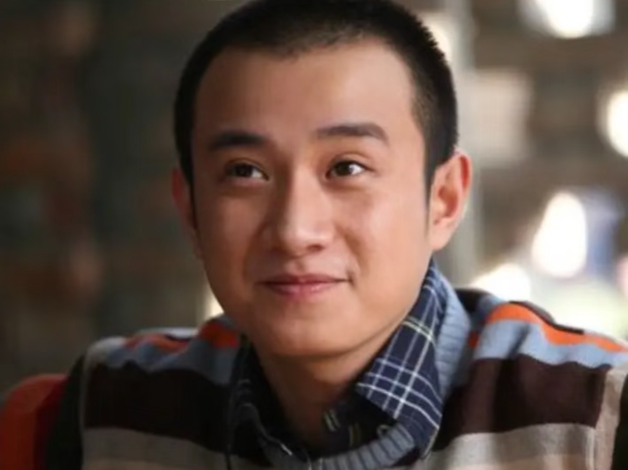 感觉好久没有看到他信息了所以他现在还能出来拍戏吗还是做幕后工作？ 