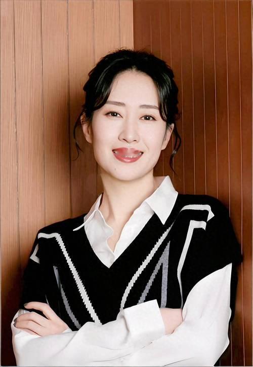 2013年，刘敏涛向富豪老公提出离婚，没想到老公哈哈大笑:“就你这样还想离婚？如