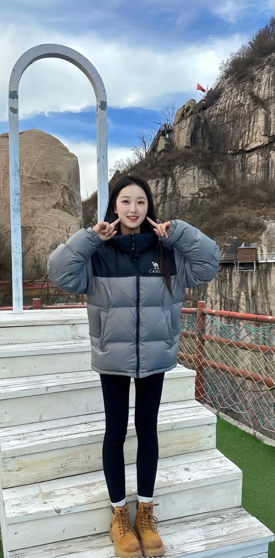 冬日暖阳下的可爱自拍，元气满满的一天！🌞😊