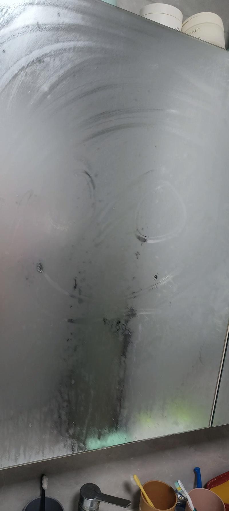 你有没有遇到过这种情况，晚上洗了个热水澡，浑身舒坦，正想对着镜子吹个头发，结果镜