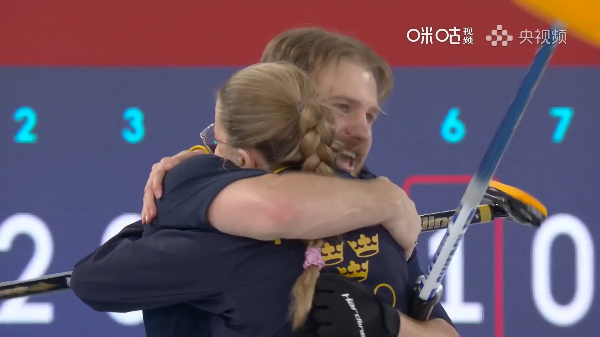 #瑞典兄妹组合冰壶混双夺金#🥌米兰冬奥会冰壶混双决赛，美国对阵瑞典，瑞典弗拉纳