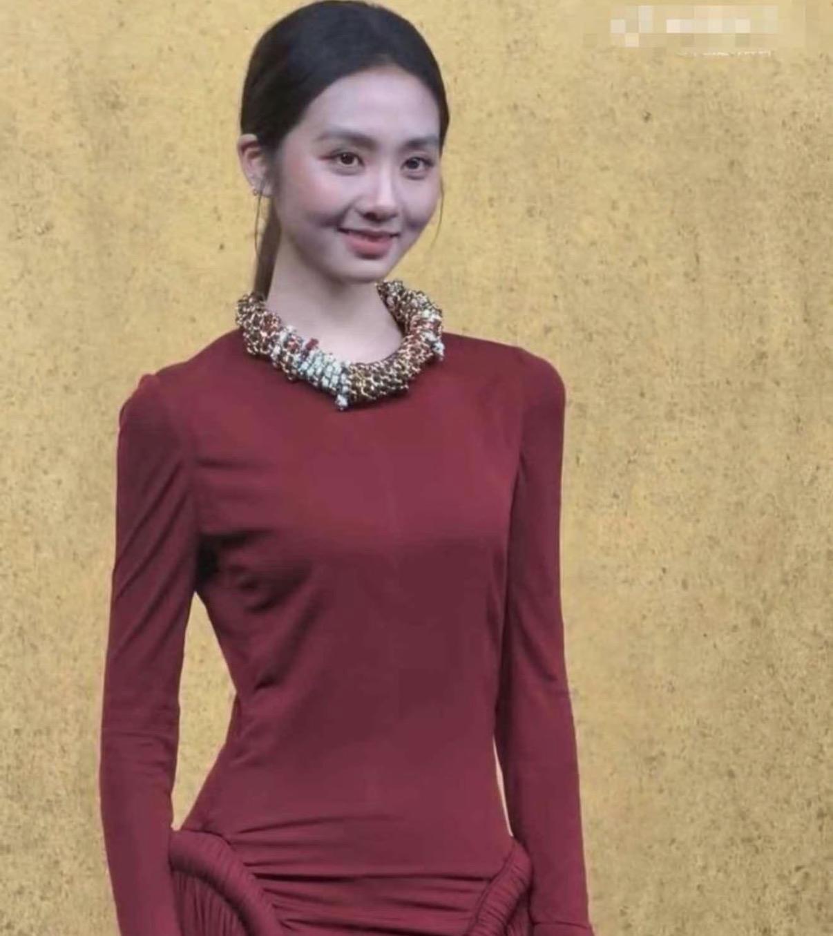 OMG！

黄多多你吓到我了！

一打开视频看到黄多多的这个笑容真的太诡异了。