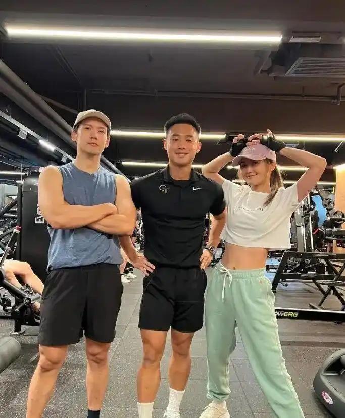 阿Sa蔡卓妍亲口承认与健身教练男友同居，已带男方见过家长，蔡妈妈直言男友出奇地o