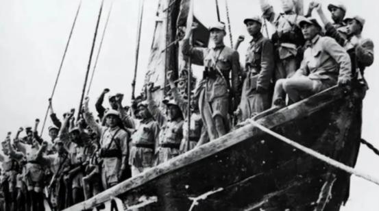 1950年，海南战前百名战士漂泊至越南，韩先楚下令开除军籍，徐国夫多年后才明白其