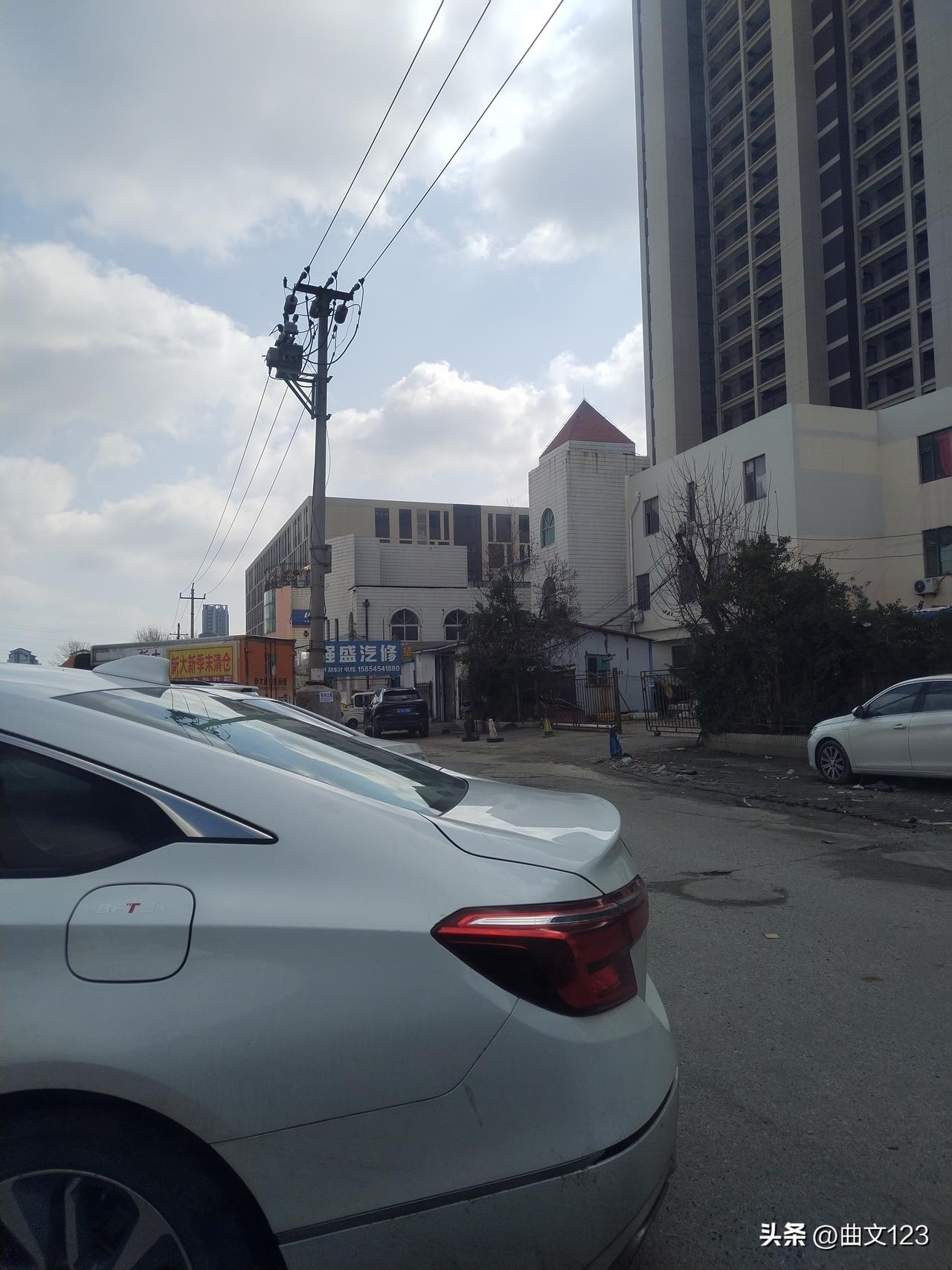 烟台莱山芳华园附近，曾经是男人最喜欢来的地方，现在也沉寂了！