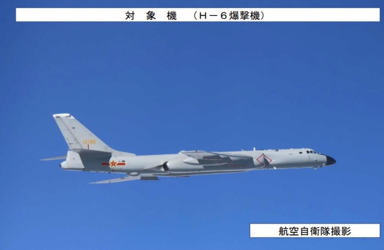 中俄轰炸机编组联行巡航日本
日本航空自卫队又紧急出动战斗机应对了！
12月9日，