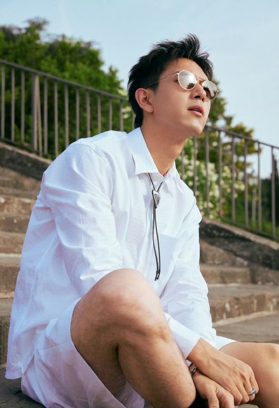 李现 lx李现正能量偶像 李现穿搭审美简约高级，不刻意修饰却自带超强镜头质感