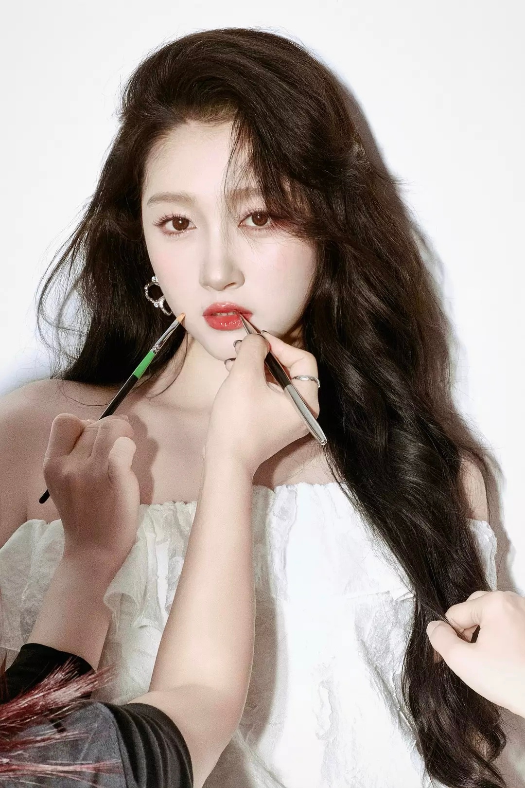 关晓彤今日啤酒节活动造型出图太迷人了🥰 ​​​