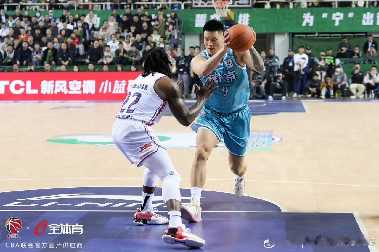 四连胜！南京同曦主场力克上海，豪取四连胜！

在今晚进行的CBA常规赛比赛中，主