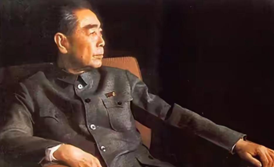 周总理一生鞠躬尽瘁不负家国，唯独对不起自己的父亲

周恩来总理去世后，邓颖超在他