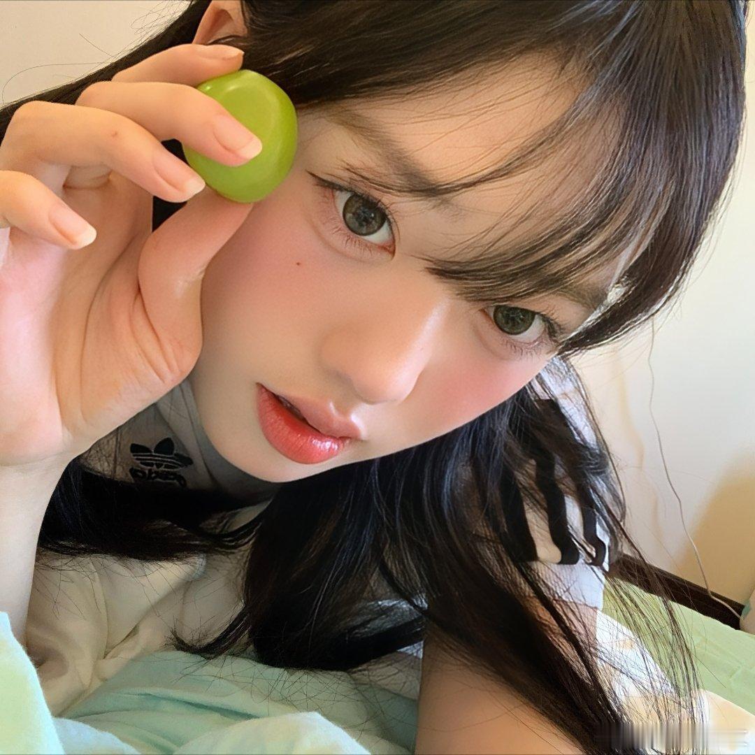 #言情小说[超话]# 9.10今日份小说📖完结文见🍎1.白 切 黑男主系列 