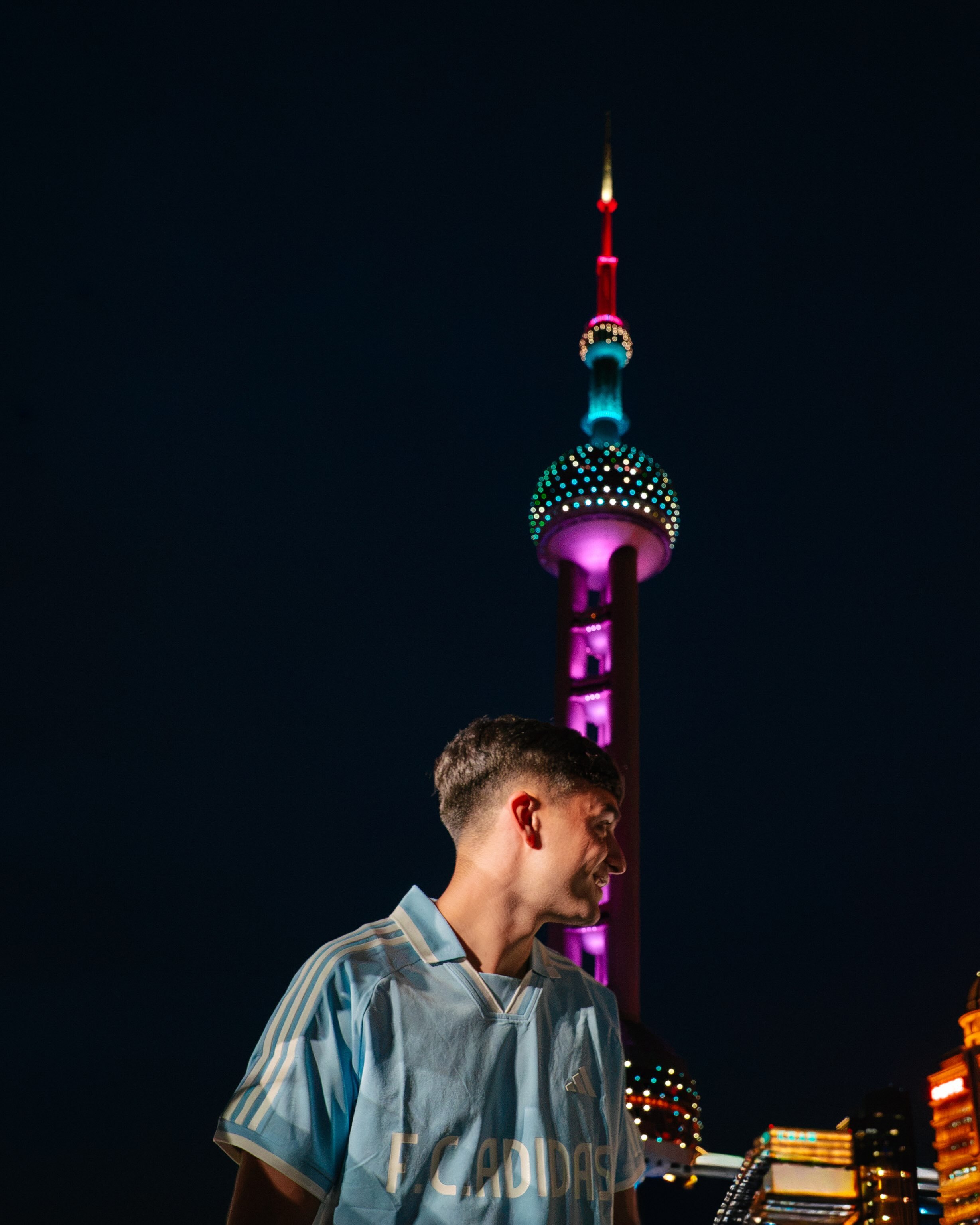 #佩德里中文致谢##佩德里回顾中国行#北京时间7月30日，刚刚结束中国行的西班牙