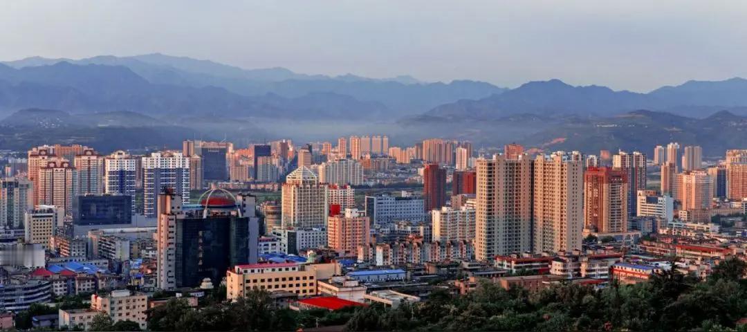 宝鸡这地方就缺点古味儿
     世人皆知宝鸡藏千年风华。这座扎根关中腹地的古城