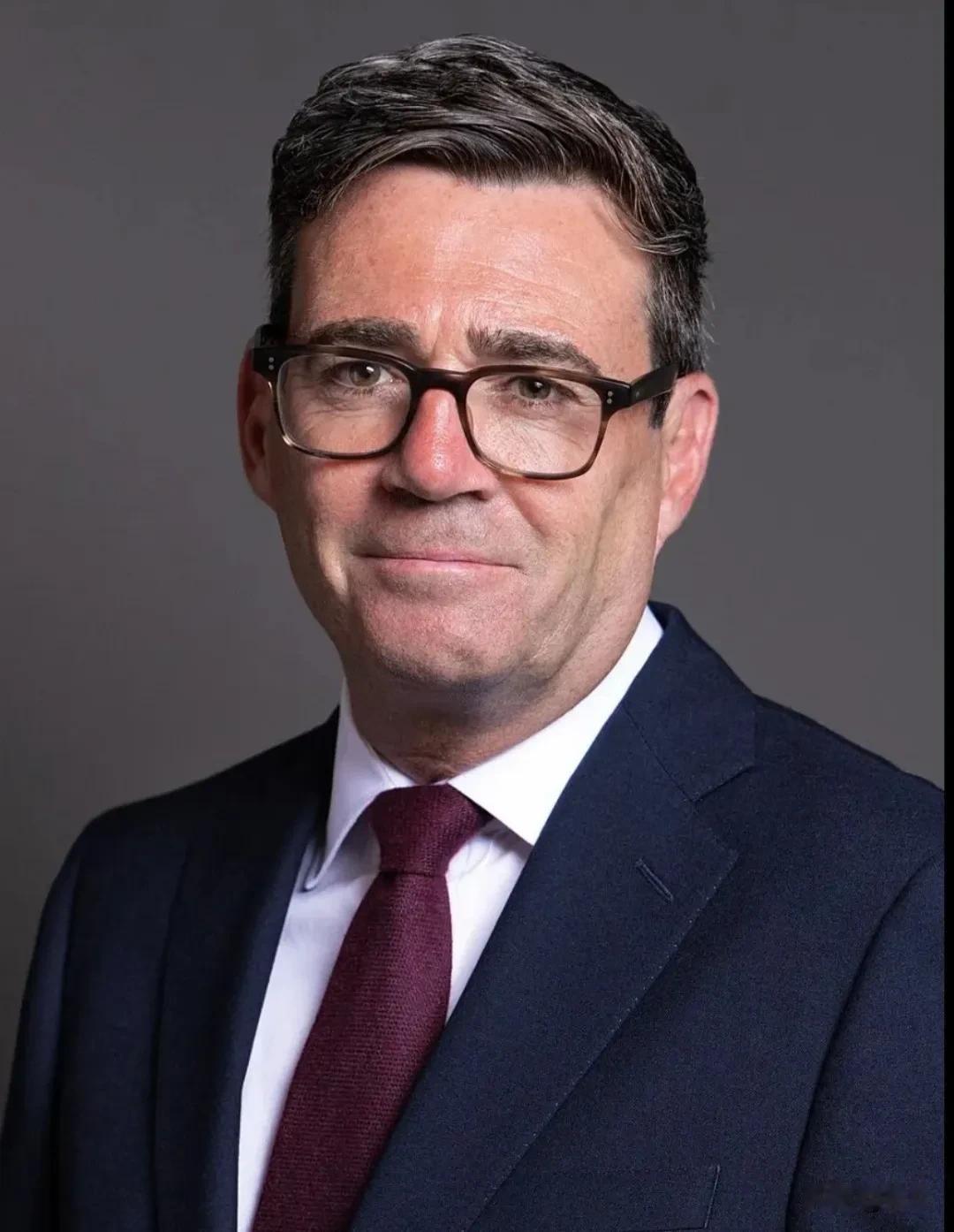 来真的了
英国首相突然宣布
7月30日，英国首相安迪·伯纳姆办公室宣布：拨84亿