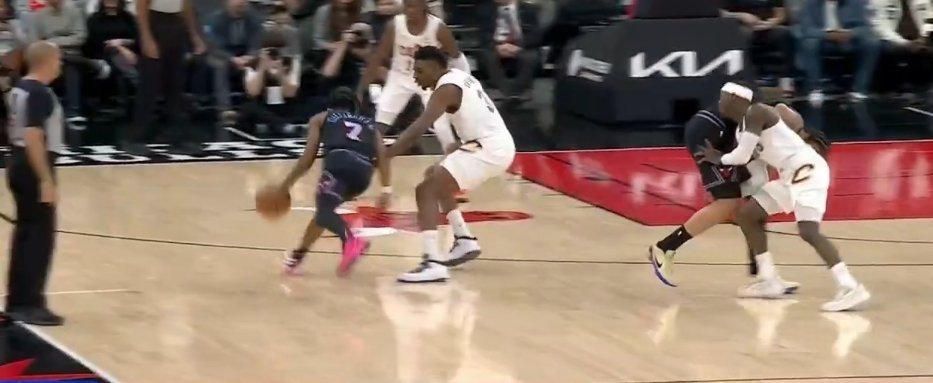 ▲小黑：我会碎蛋拳，很合理吧 