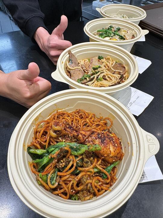 在昆明！！！一天可以吃八顿的程度。。。