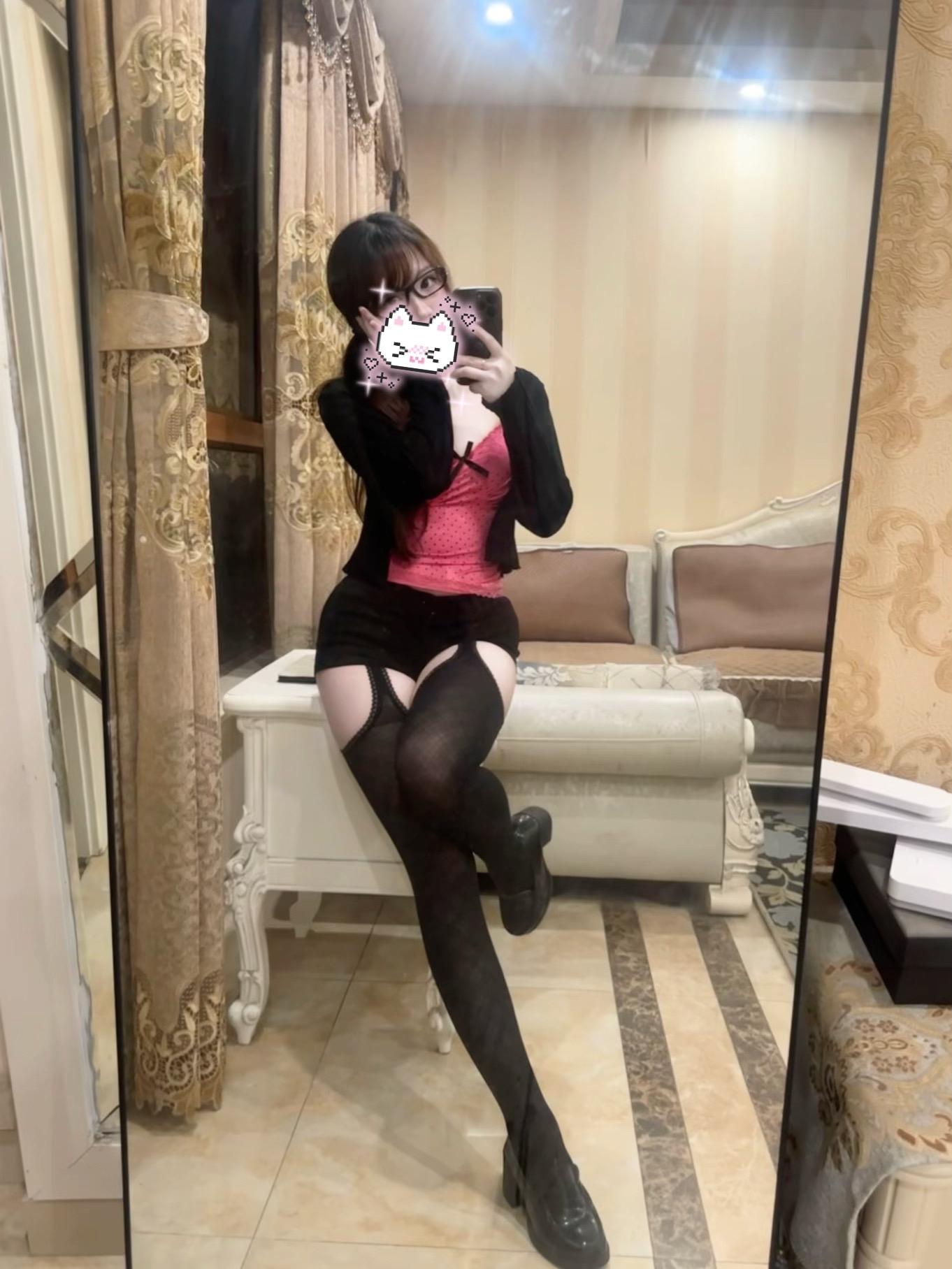就算哪天征服世界 我也只是想亲亲你的脸
