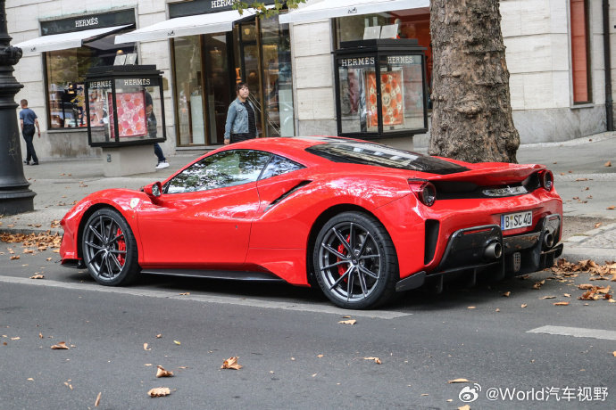 红色法拉利Ferrari 488 Pista！全球汽车