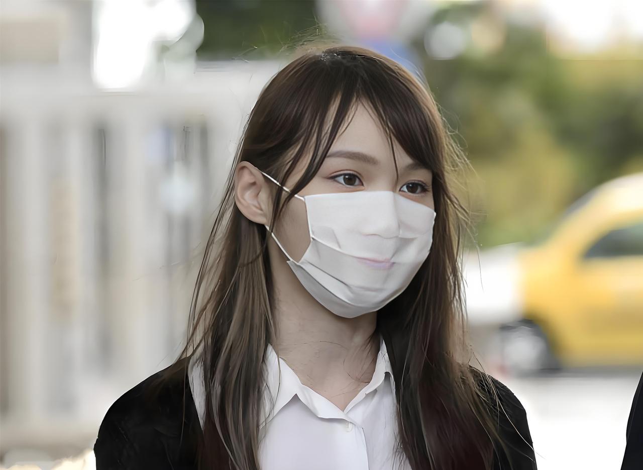 [中国赞]“乱港分子”周庭，曾多次组织乱港活动，扬言永不回国！弃保潜逃加拿大，如