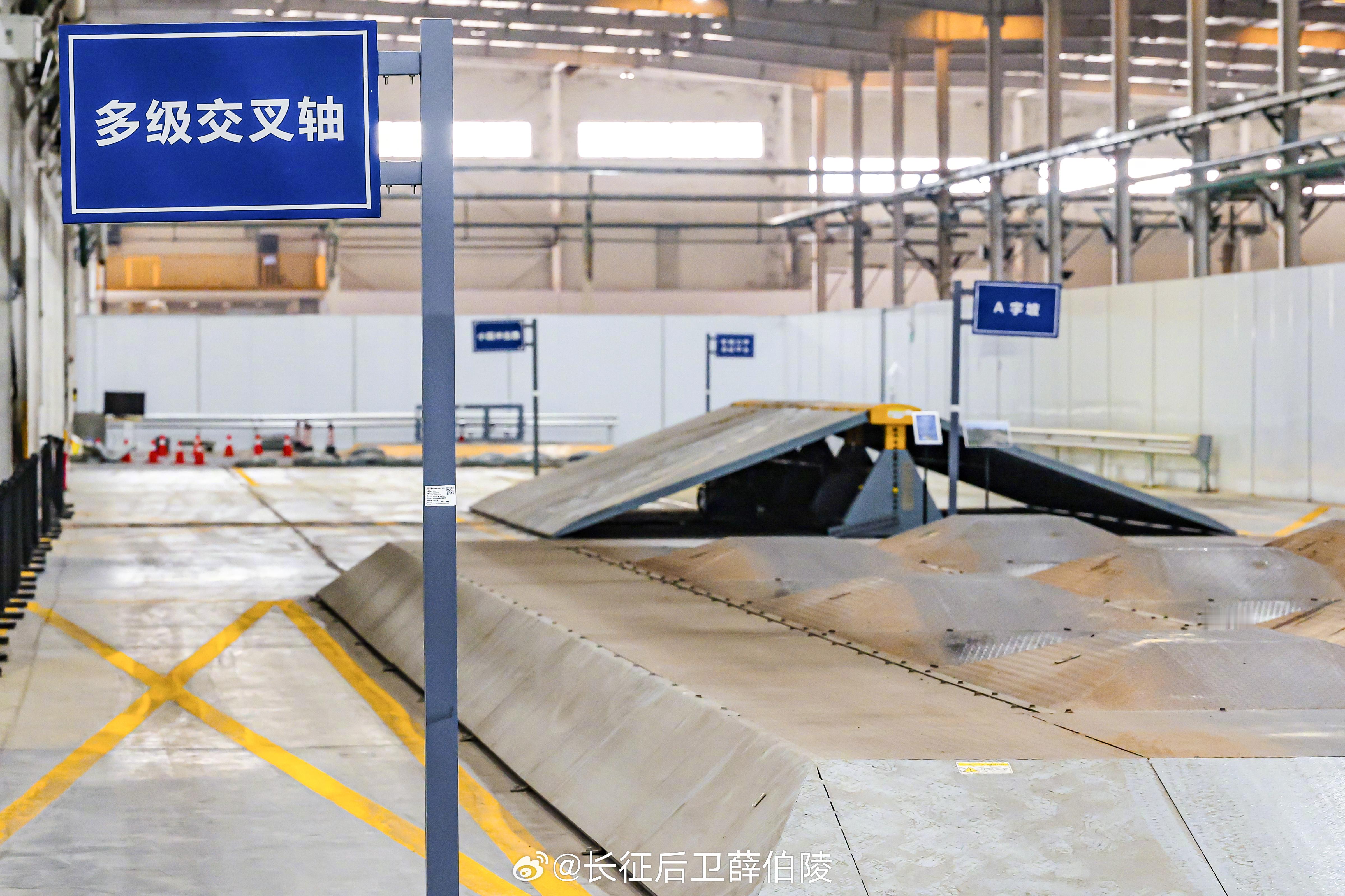 把山搬进厂里是疯了还是清醒 说个具体数字：45度坡意味着走1米爬1米，加上钢板磨