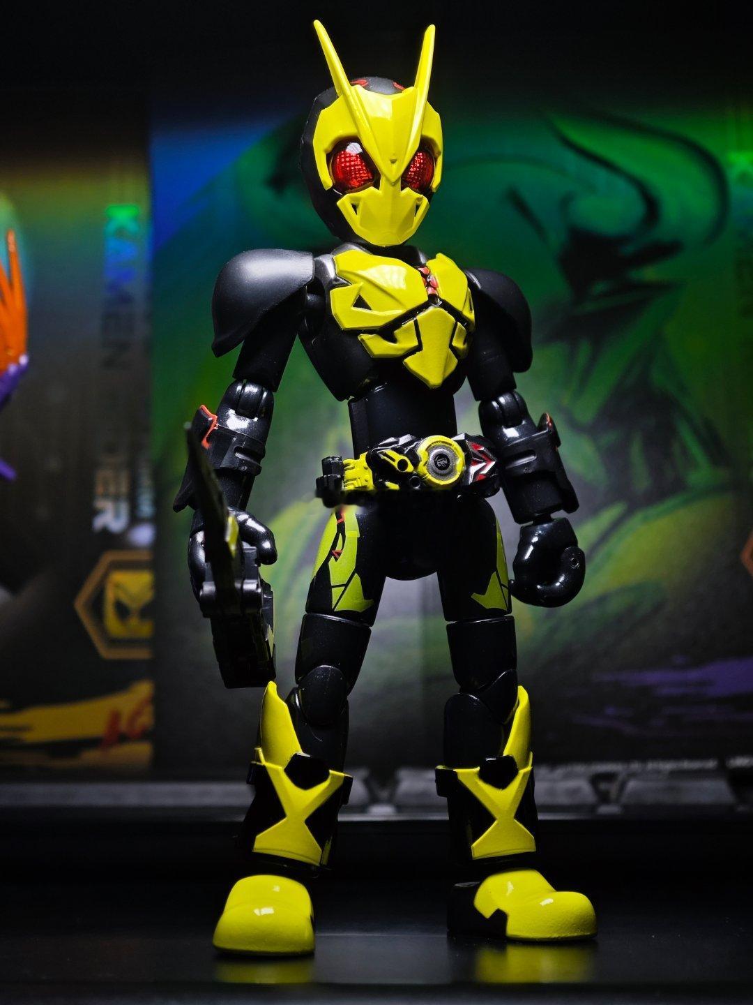 灵动创想新系列明盒的01格外帅气，带一点社长的傲气，高可动素体配色大剑，这站姿帅