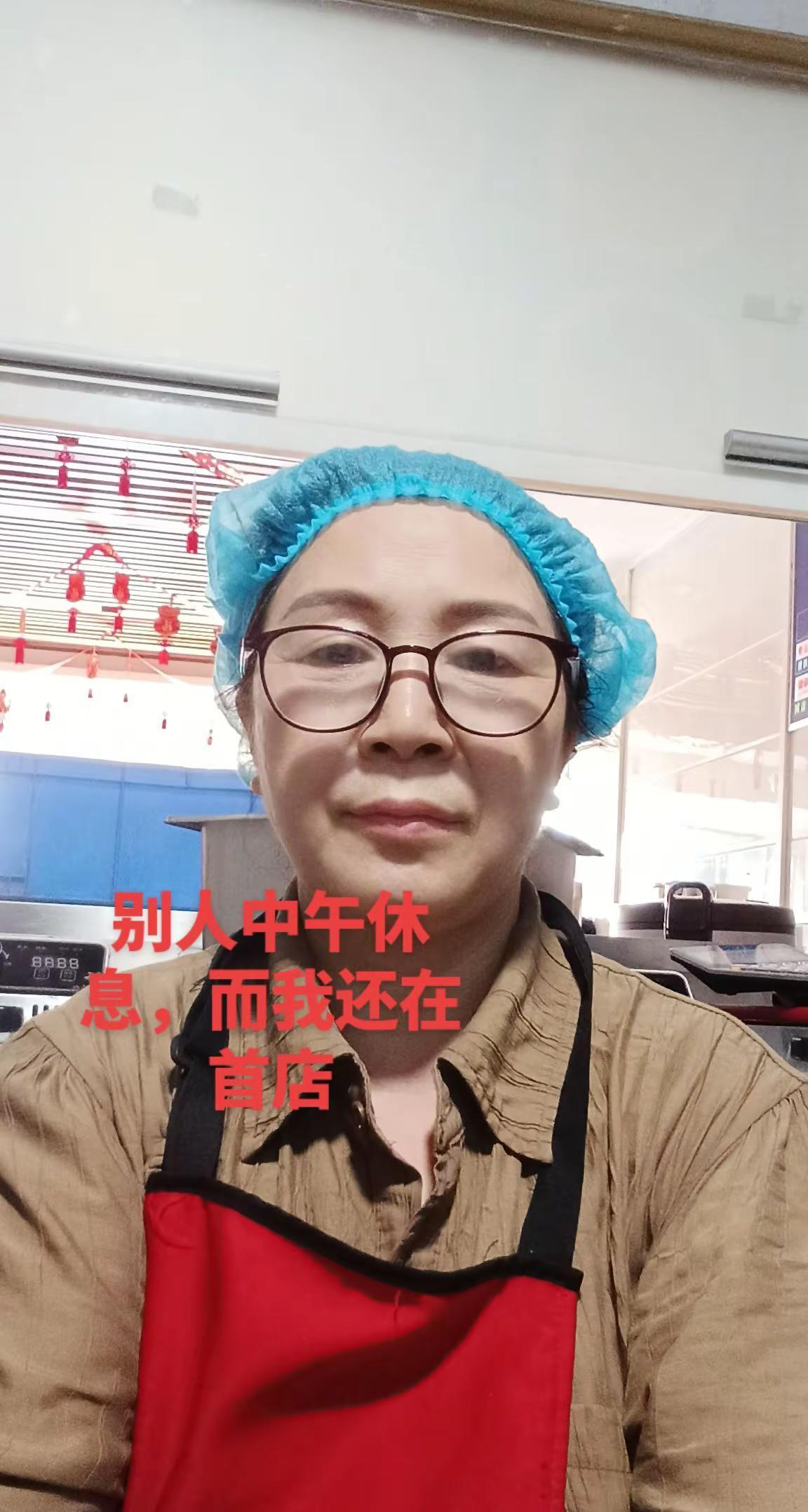 清早出门半夜归，茫茫人海我是谁。碎银几两苦中求，忙忙碌碌几时休。