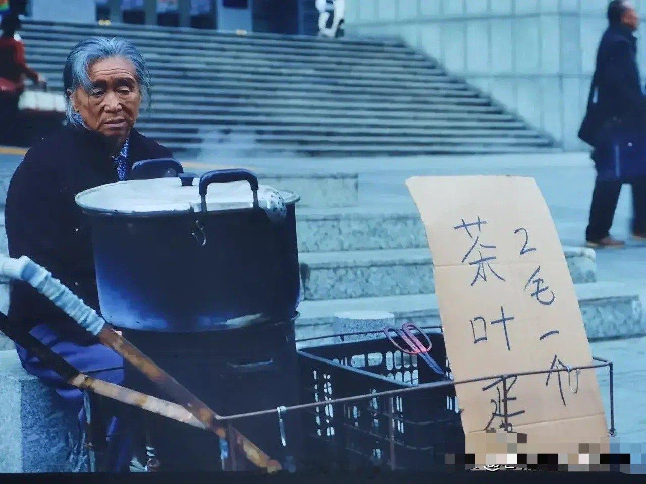 这是热播电视剧《黄雀》上的一个镜头，根据画面猜猜这是哪个年代？ ​​​