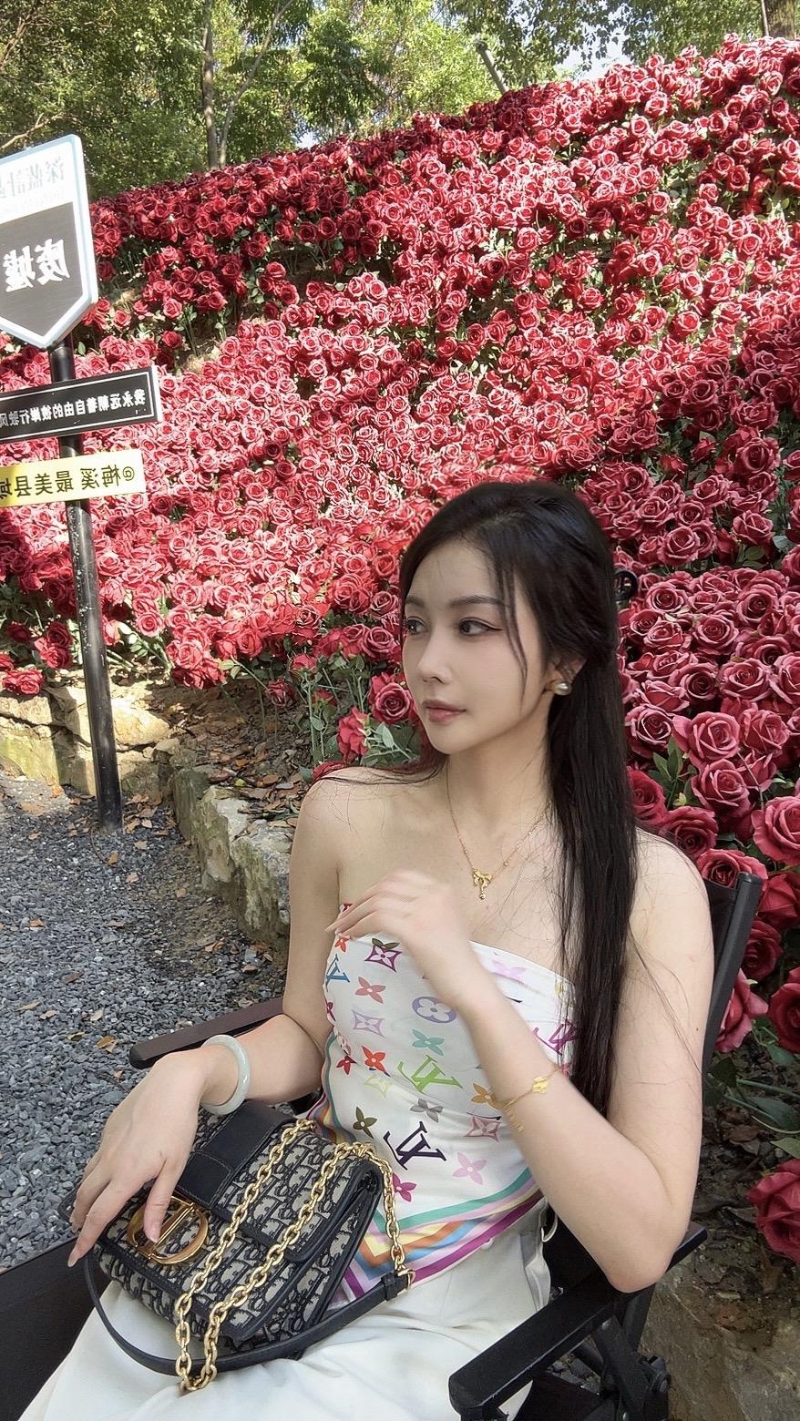 给你时间和金钱的人，他就是爱你的。感情有什么好多讲的呢