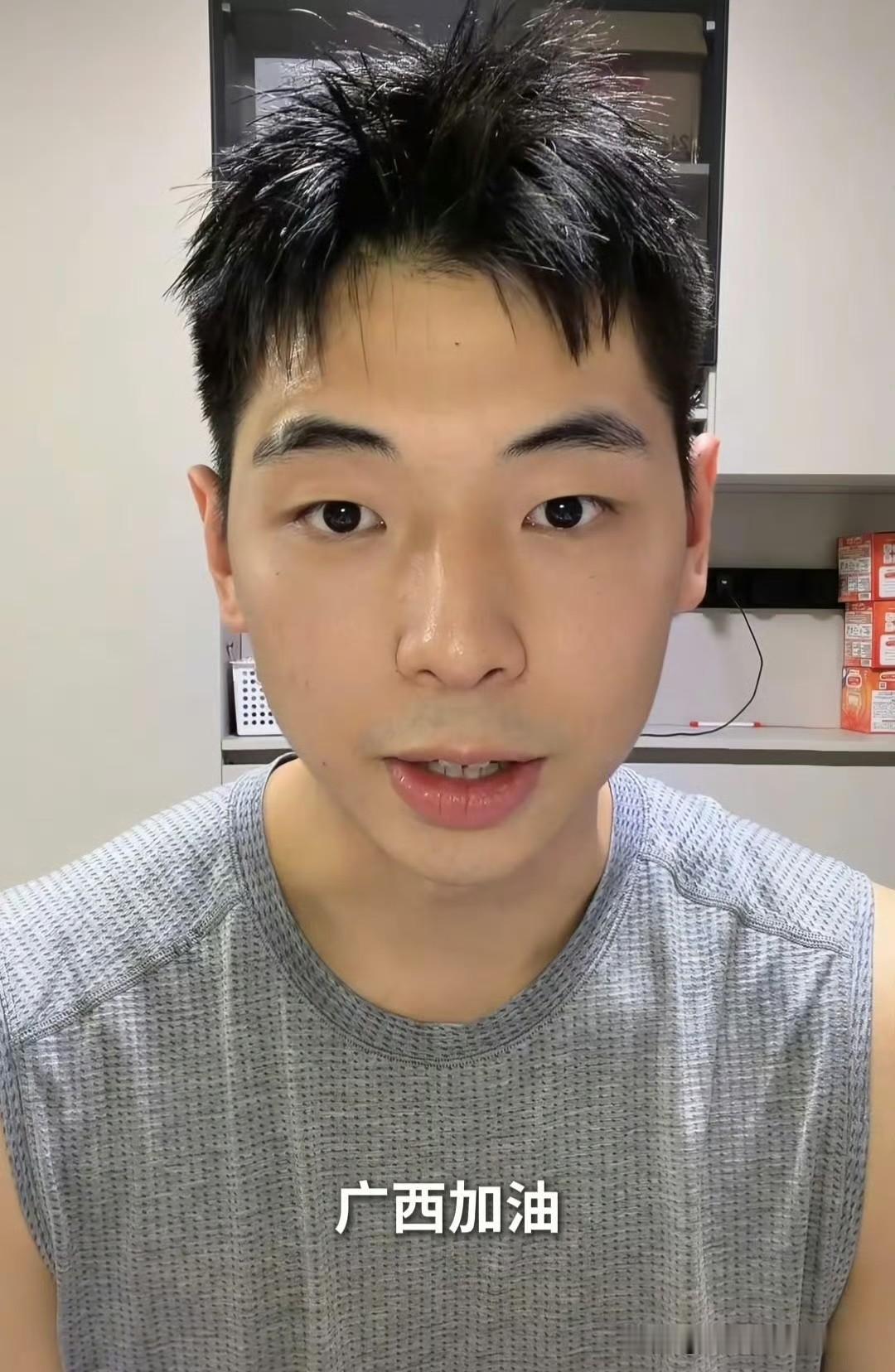 崔永熙又圈粉了！为家乡广西捐款10万，这格局比球技更让人服气

中国男篮国手崔永