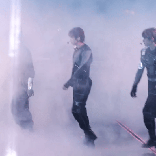 这是男练的谁紧张到同手同脚了 