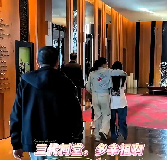 大家在餐厅,一起吃饭,心里暖暖,兰姐笑着,汪大爷也笑,玥儿来了,霖霖来了,跑来跑