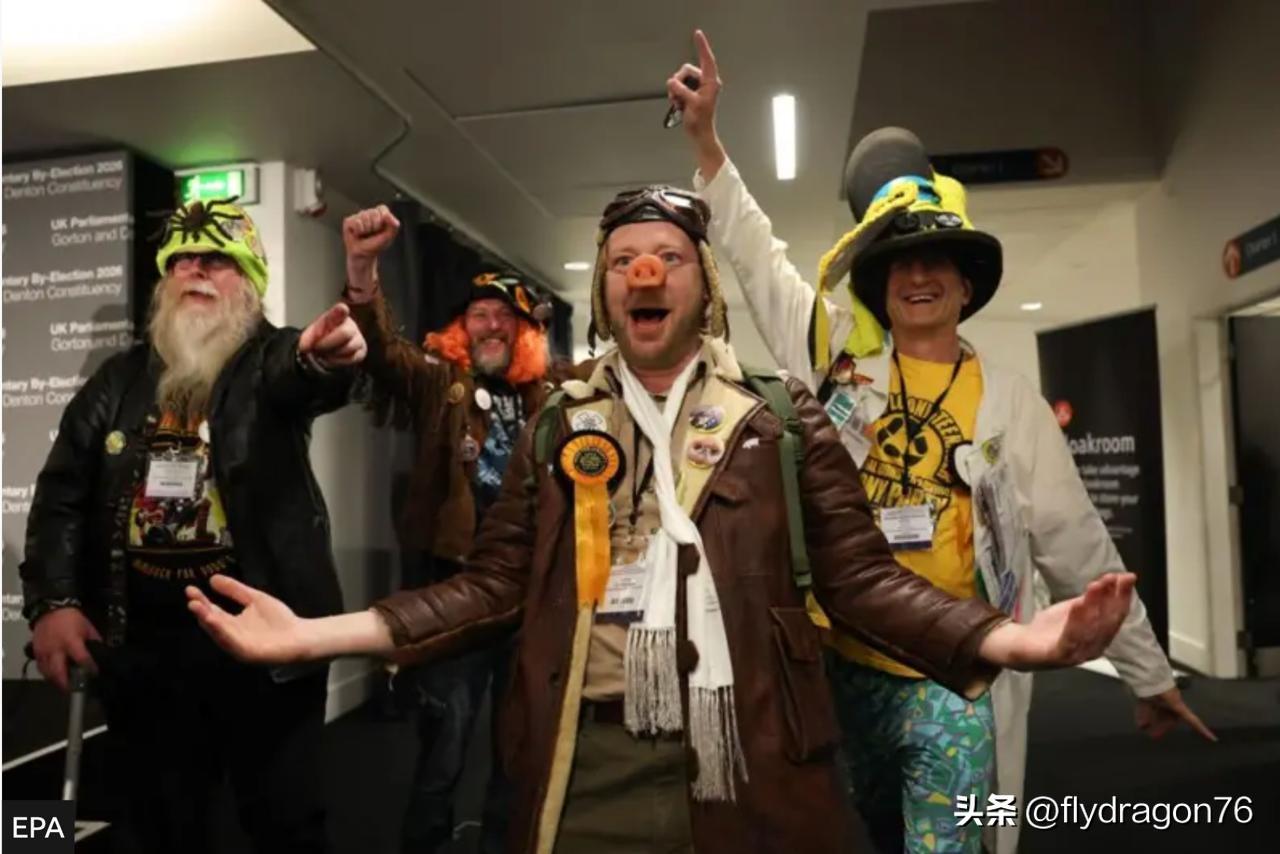 🇬🇧如果你觉得这像是一场怪异的表演，那你就错了。这张照片是昨晚在曼彻斯特选举