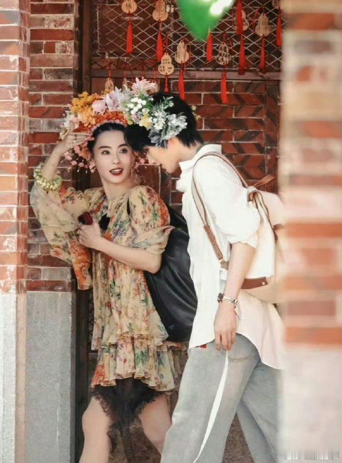 刘嘉玲让余宇涵叫奶奶 谁懂啊！张柏芝温柔搭话，余宇涵老实回应家人，刘嘉玲突然插播