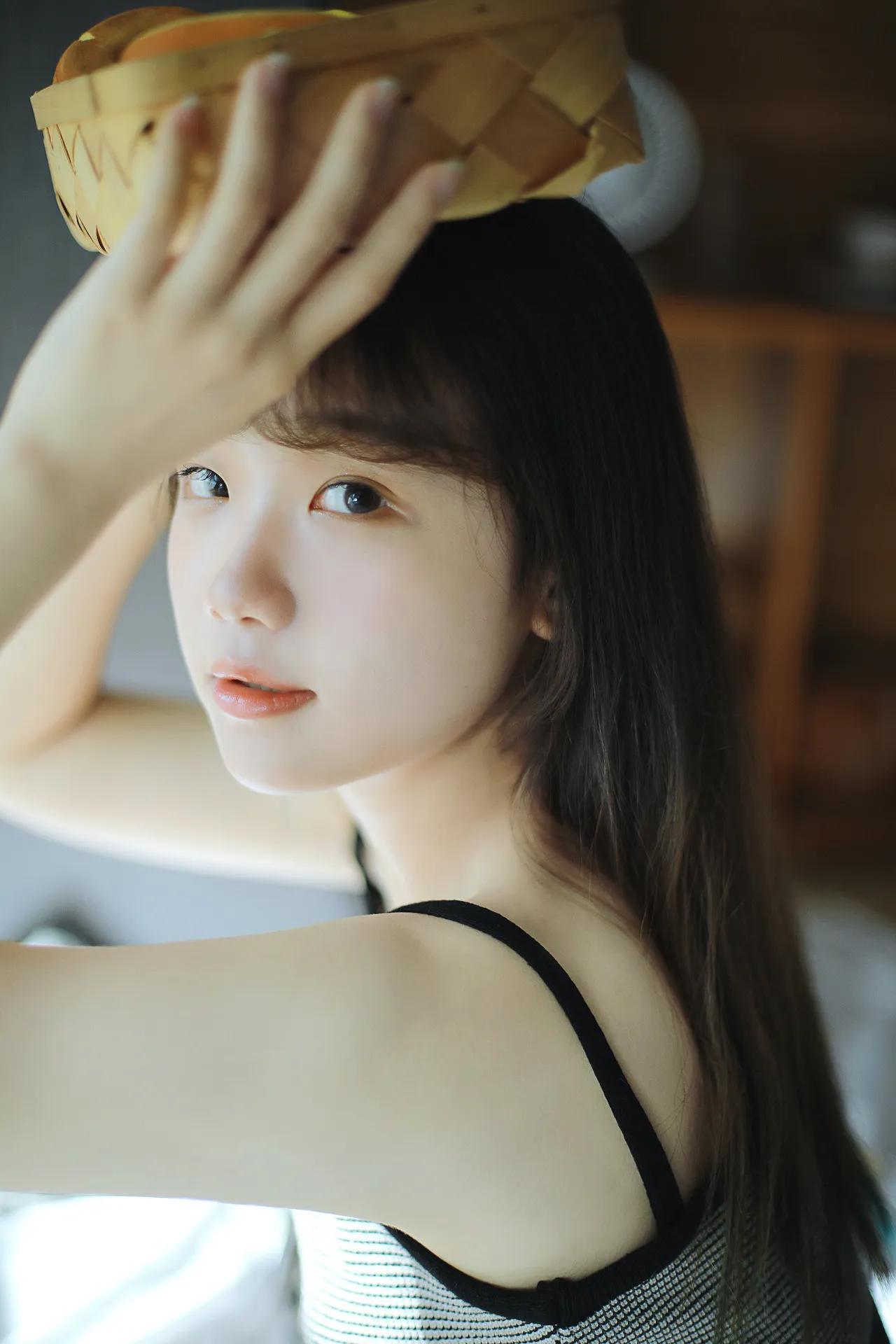 人像摄影·美图精选
生活让她学会了努力，却也开始怀念起那时的慵懒…