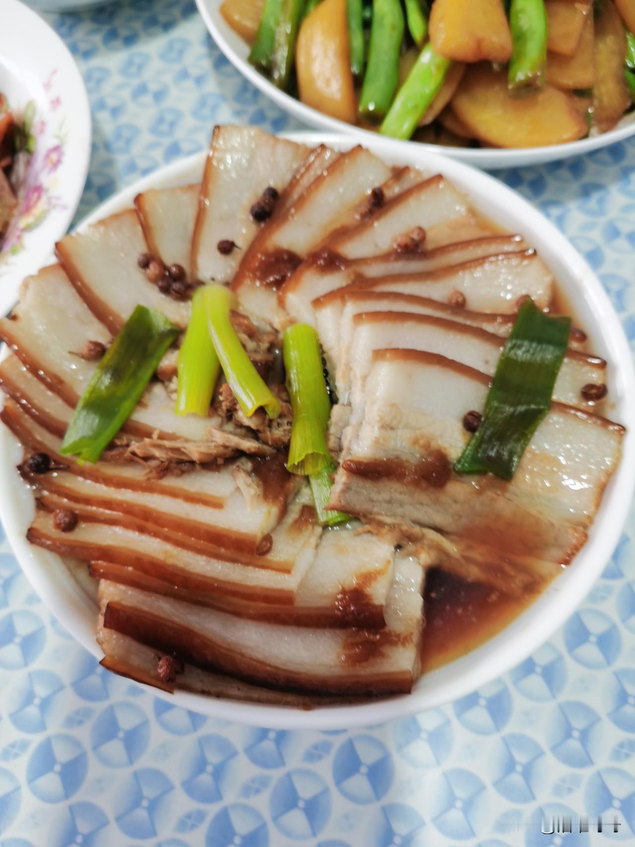 朋友问我：“你是不是在减肥？”
我：“是啊，我正在减肥，减到下一顿饭为止。”