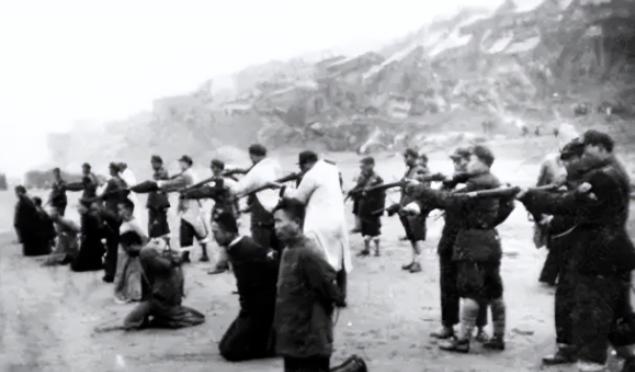 1947年8月，国民党师长李铁民做出了一个改变命运的决定，将100多名地下党成员