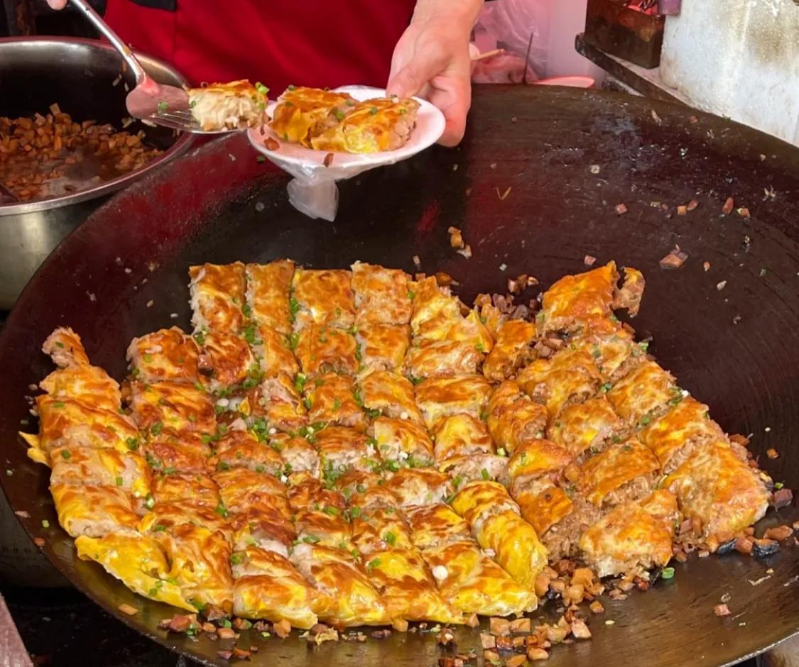 我觉得湖北菜不能进入中国八大菜系里面，简直不太合理，无论是食物的种类还是味道，好